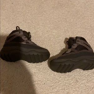 Yeezy DSRT boots (blk)